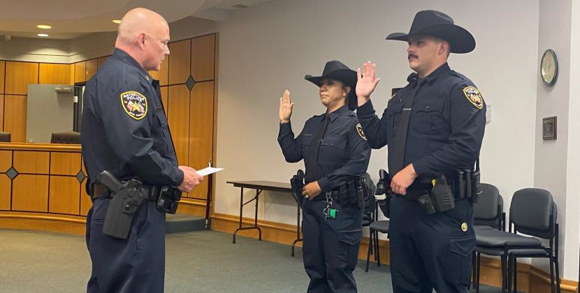Gatesville Police Chief Jeffrey Clark swears in new officers Whitney Myers and William Massey. Gatesville Messenger/David Scott