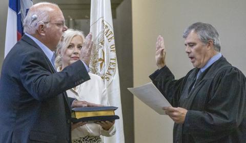 Rob Erwin takes his oath of office for interim County Judge, administred by Judge Trent Farrell on Tuesday afternoon at the Coryell County Commmissiners Courtroom in Gatesville. He replaced Roger Miller, who resigned Sept. 14. Gatesville Messenger | Ally Hinkle