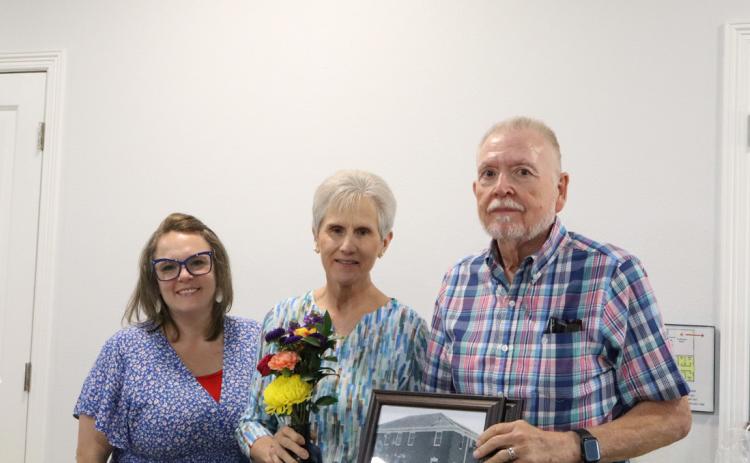 Mission Righteous Roots executive director Melanie Webb (left) poses with Annette (middle) and Bill Cole (right) after unveiling the conference room dedicated to the couple during the Volunteer Banquet on July 24. THE GATESVILLE MESSENGER/ Ally Henkil
