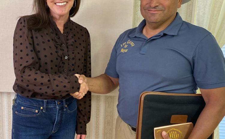 Gatesville’s mayoral candidates Meredith Rainer and Leo Corona shake hands before speaking to the members of Gamma Alpha. The Gatesville Messenger | David Scott