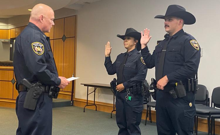 Gatesville Police Chief Jeffrey Clark swears in new officers Whitney Myers and William Massey. Gatesville Messenger/David Scott